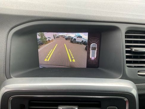 Used 2018 Volvo V60 T5 Cross Country image 16