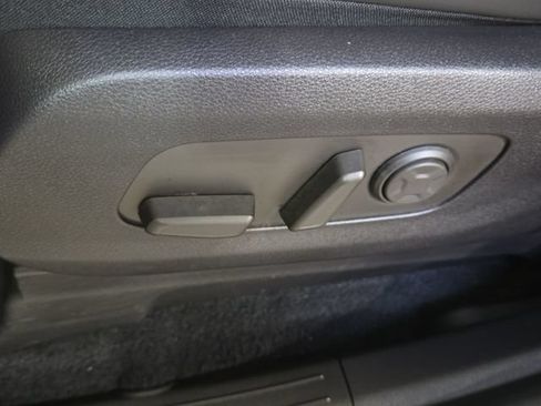 Used 2025 Kia Carnival EX FWD image 34
