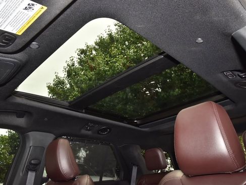Used 2023 Ford Explorer Platinum w/ Technology Package RWD image 33