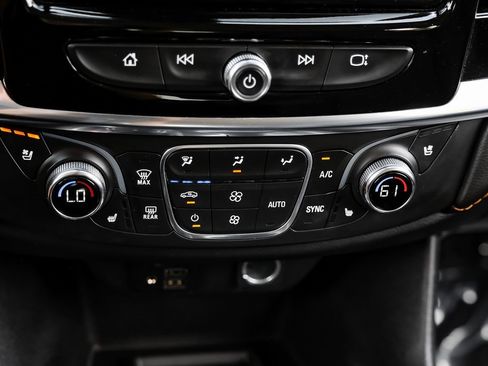 Used 2020 Chevrolet Traverse Premier image 29