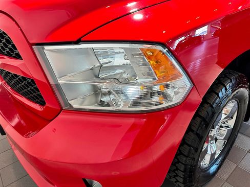 Used 2018 RAM 1500 Express AWD/4WD image 29