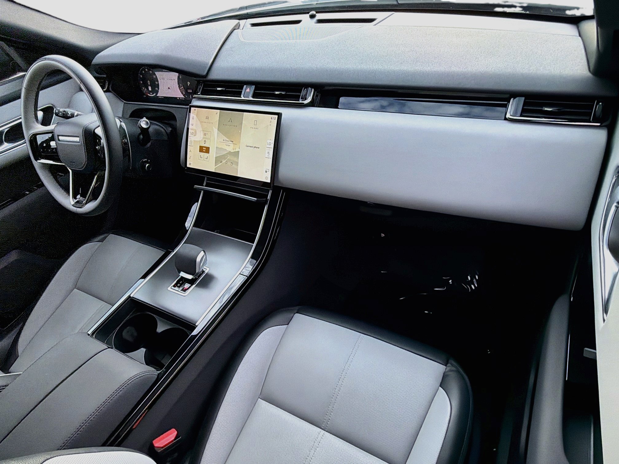 Used 2024 Land Rover Range Rover Velar Dynamic SE AWD/4WD image 14
