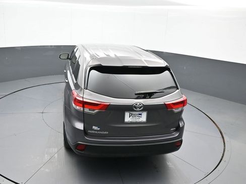 Used 2017 Toyota Highlander LE image 39