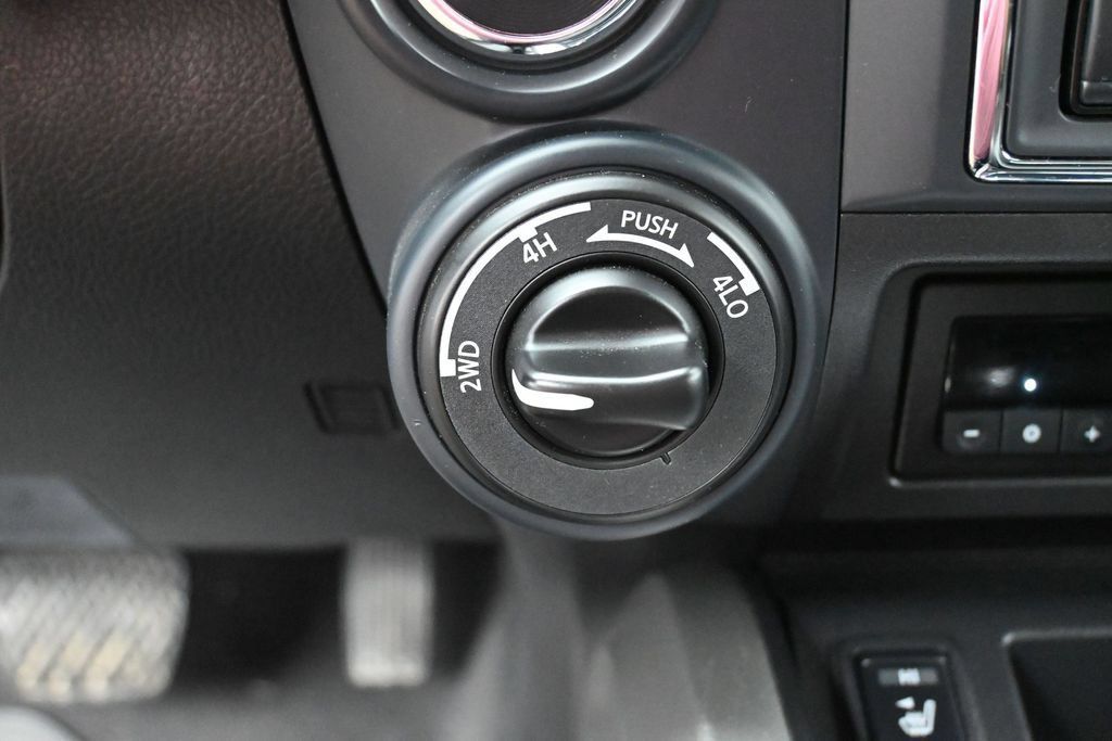 Used 2024 Nissan Titan SV w/ SV Convenience Package AWD/4WD image 26
