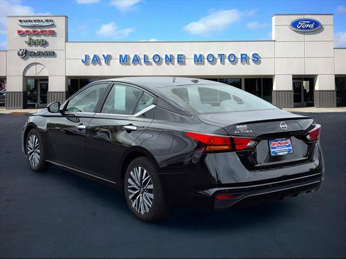 Used 2023 Nissan Altima 2.5 SV image 4