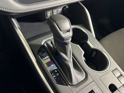 Used 2023 Toyota Highlander LE image 37