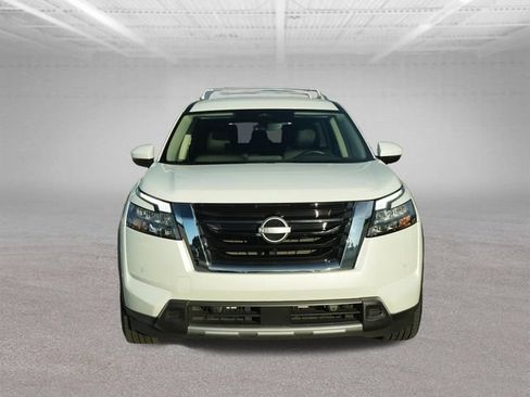 Used 2025 Nissan Pathfinder SL AWD/4WD image 2