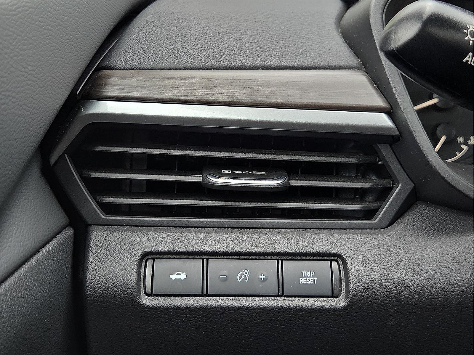Used 2025 Nissan Altima 2.5 SV FWD image 19