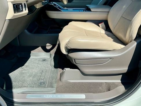 Used 2024 Lincoln Navigator Reserve w/ Monochromatic Package AWD/4WD image 44