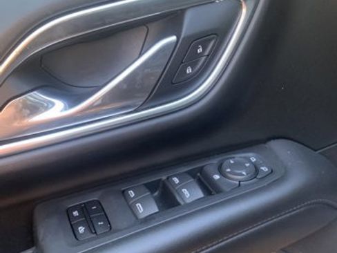 Used 2021 Chevrolet Tahoe Z71 image 16