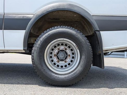 Used 2014 Freightliner Sprinter 3500 image 17