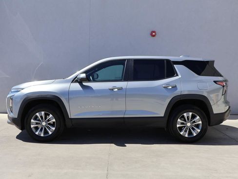 Used 2025 Chevrolet Equinox LT AWD/4WD image 2