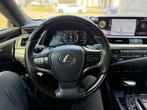 Used 2019 Lexus ES 300h w/ Accessory Package 2 FWD image 27