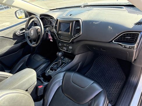 Used 2019 Jeep Cherokee Latitude Plus image 14