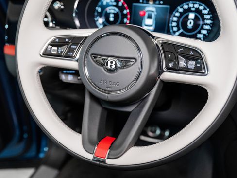 Used 2025 Bentley Bentayga Extended Wheelbase image 64