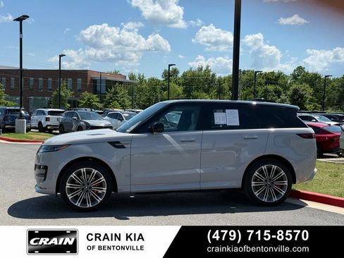 Used 2025 Land Rover Range Rover Sport Dynamic SE AWD/4WD image 4