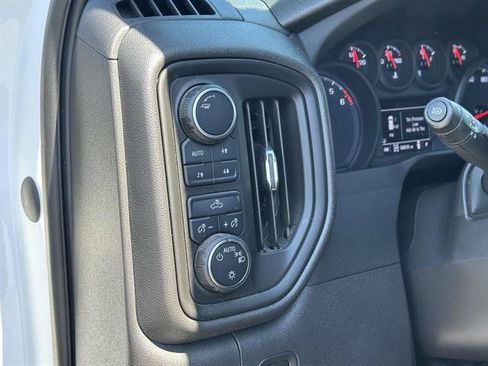Used 2022 Chevrolet Silverado 1500 Custom Trail Boss AWD/4WD image 14