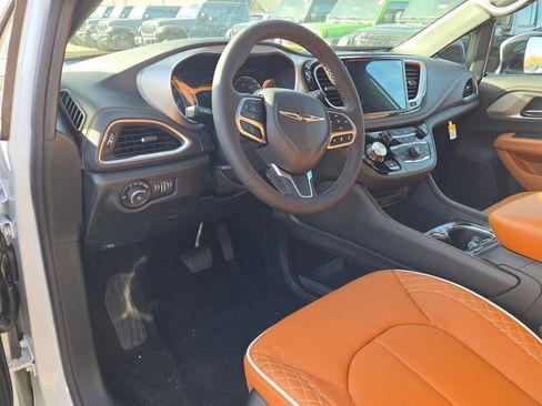 New 2026 Chrysler Pacifica Pinnacle w/ Trailer Tow Group image 18