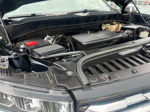Used 2019 Chevrolet Silverado 1500 LTZ w/ LTZ Convenience Package AWD/4WD image 17