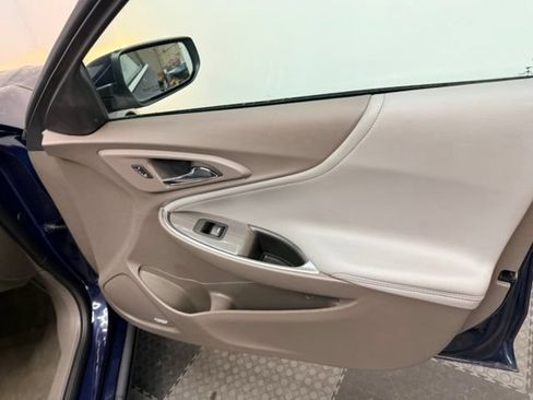 Used 2017 Chevrolet Malibu LT w/ Leather Package FWD image 37