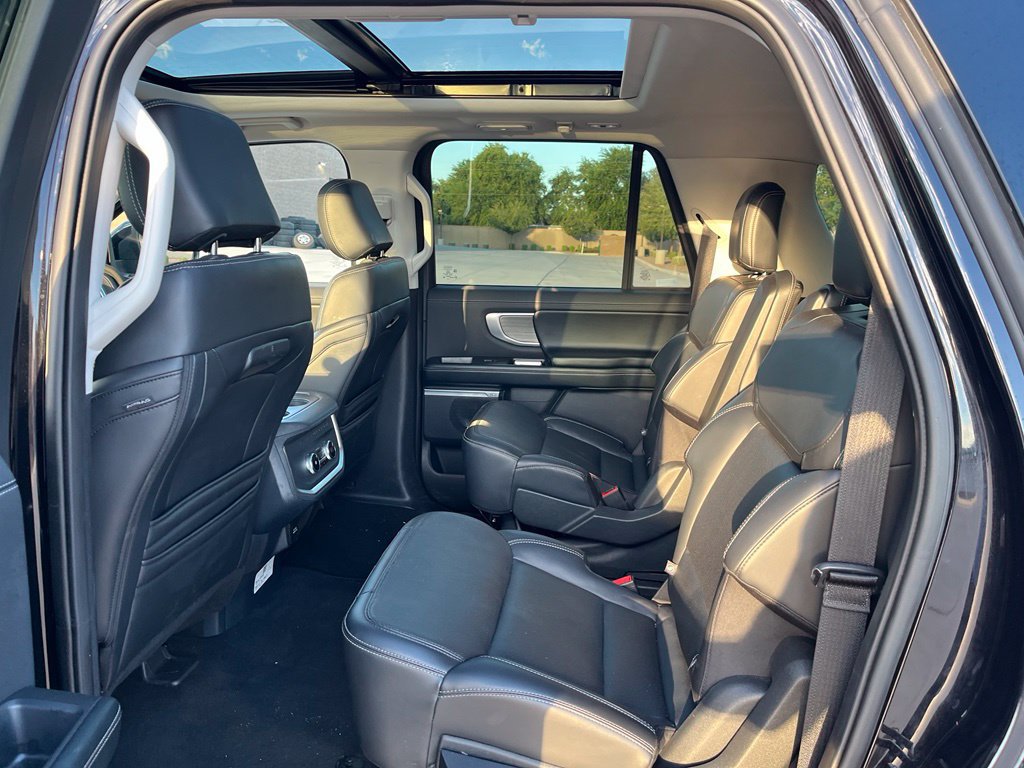 Used 2025 Ford Expedition Max Platinum AWD/4WD image 17
