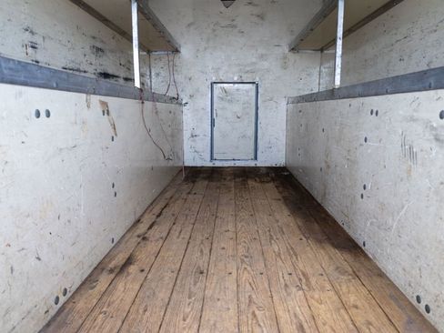 Used 2014 Chevrolet Express 3500 image 18