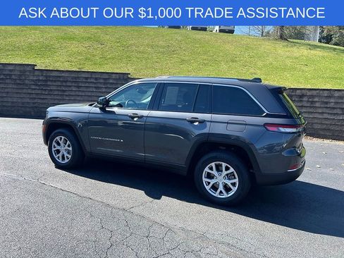 Used 2022 Jeep Grand Cherokee Limited image 7
