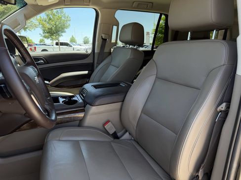 Used 2019 Chevrolet Tahoe LT w/ Luxury Package RWD image 23