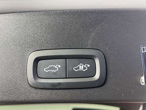 Used 2022 Volvo XC40 T5 R-Design w/ Advanced Package image 29
