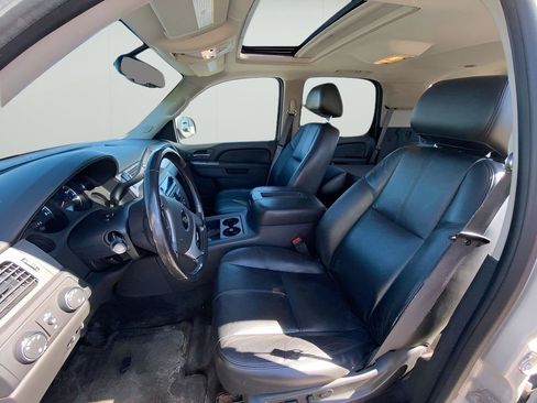 Used 2011 Chevrolet Tahoe LT w/ Luxury Package AWD/4WD image 5