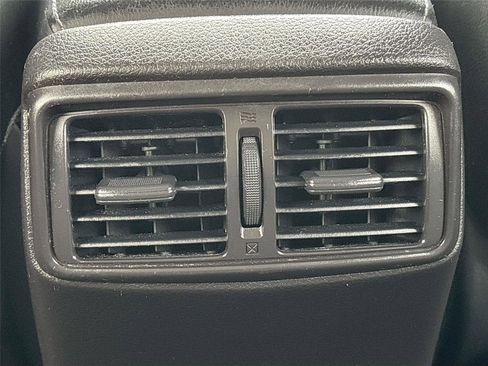 Used 2015 Nissan Rogue SL image 24