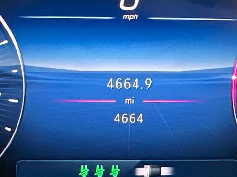 Certified 2025 Mercedes-Benz GLC 300 4MATIC image 4