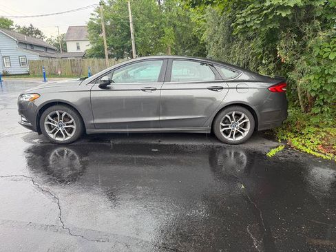 Used 2017 Ford Fusion SE w/ Equipment Group 201A AWD/4WD image 1