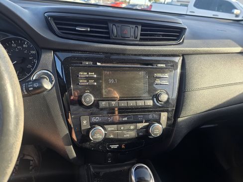 Used 2017 Nissan Rogue SV image 14