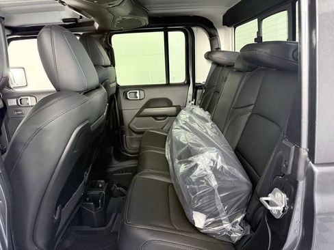 New 2026 Jeep Gladiator Sahara image 17