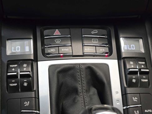 Used 2015 Porsche Macan Turbo AWD/4WD image 16