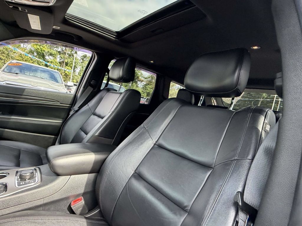 Used 2019 Jeep Grand Cherokee Limited AWD/4WD image 17