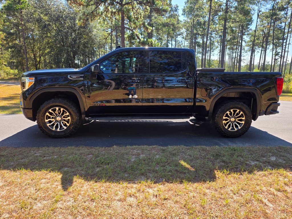 Used 2021 GMC Sierra 1500 AT4 w/ AT4 Premium Package AWD/4WD image 2