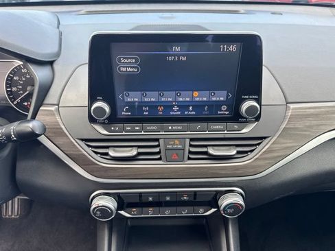 Used 2025 Nissan Altima 2.5 SV FWD image 10