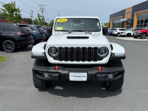 Used 2025 Jeep Gladiator Mojave AWD/4WD image 2