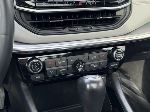 Used 2022 Jeep Compass Limited w/ Sun and Sound Group image 15