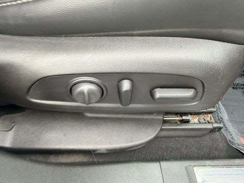 Used 2017 GMC Acadia SLT image 32