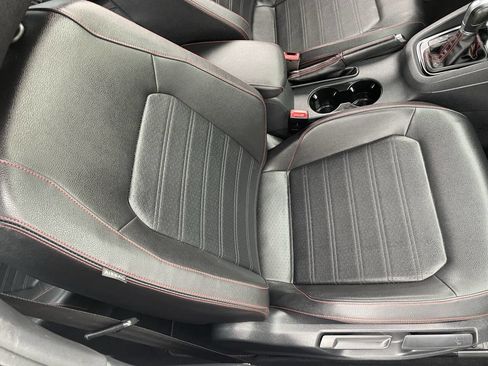 Used 2017 Volkswagen Jetta GLI image 16