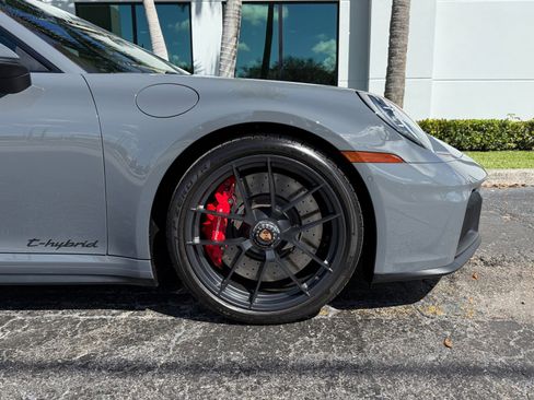 Used 2025 Porsche 911 Carrera GTS image 3
