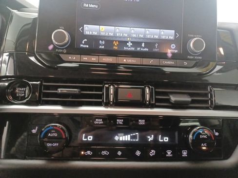 Used 2025 Nissan Pathfinder SV FWD image 30