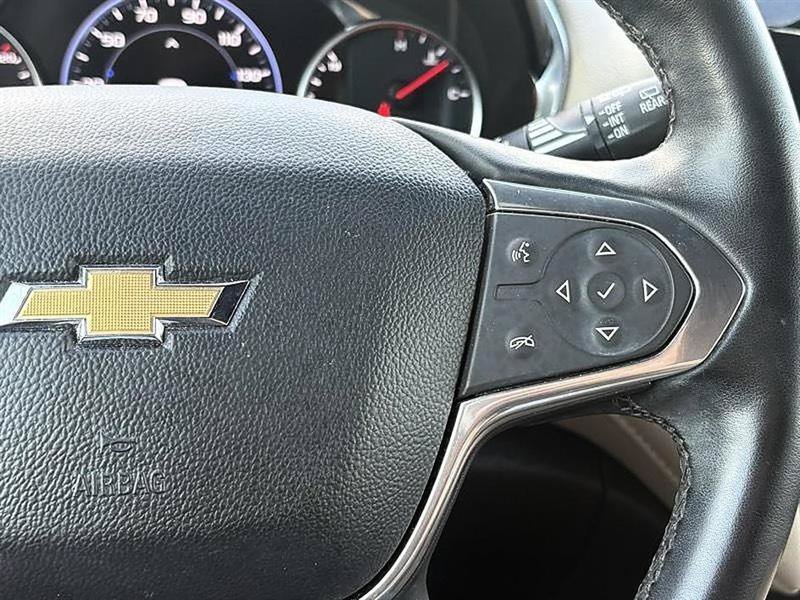 Used 2023 Chevrolet Traverse Premier FWD image 21