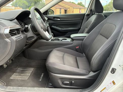 Used 2025 Nissan Altima 2.5 SV FWD image 22