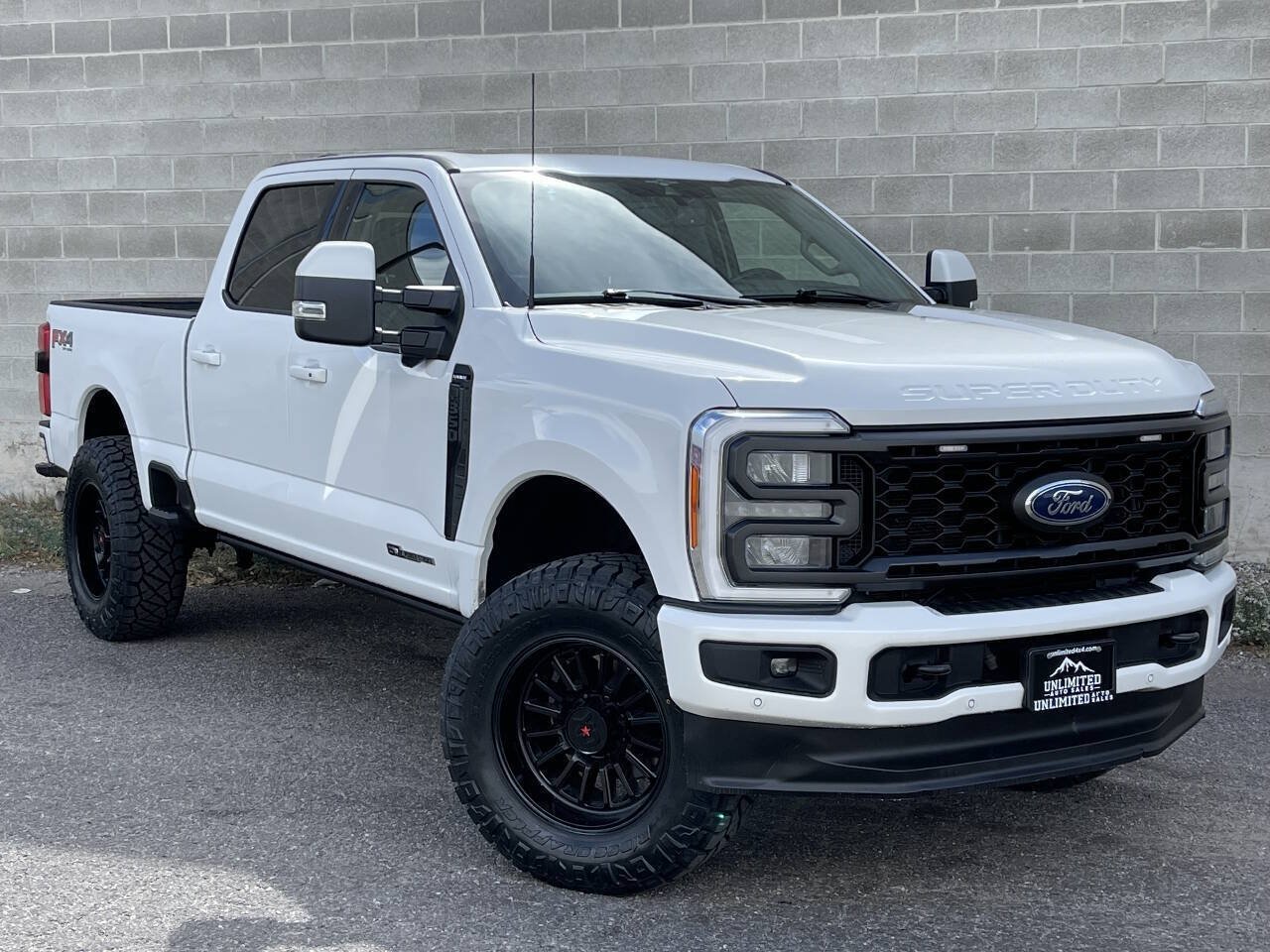 Used 2023 Ford F350 Lariat w/ Lariat Ultimate Package AWD/4WD image 1