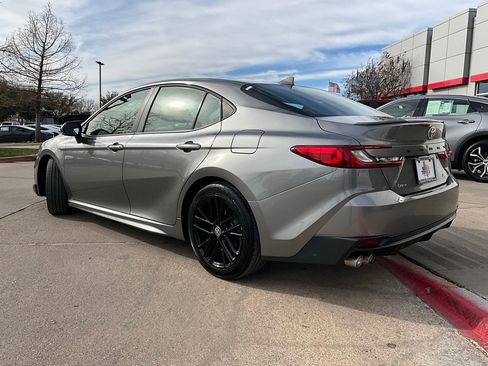 Used 2025 Toyota Camry SE image 8