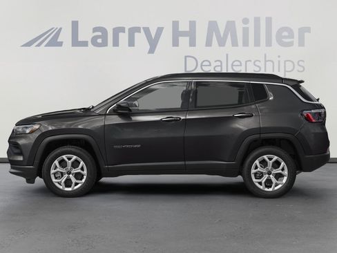 New 2026 Jeep Compass Latitude image 3
